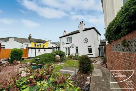 2 bedroom detached house for sale