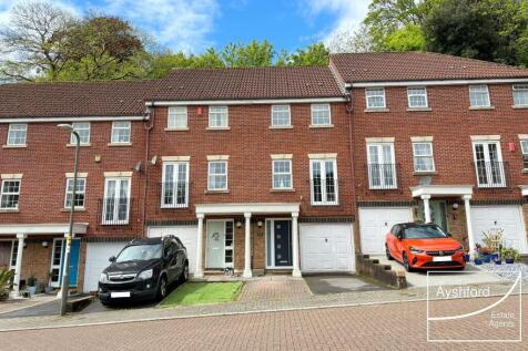 3 bedroom terraced house for sale