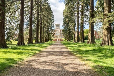 Reed Drive, Surrey RH1 2 bed apartment for sale