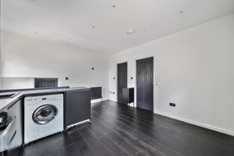 Grovehill Road, Surrey RH1 1 bed apartment for sale