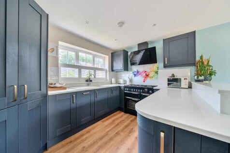 Nuthatch Gardens, Surrey RH2 3 bed detached house for sale