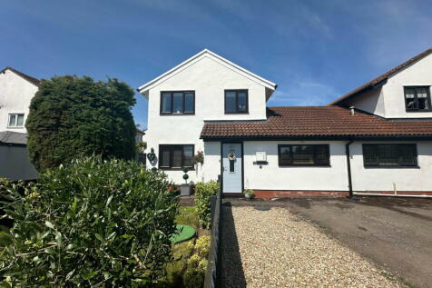 4 bedroom link detached house for sale