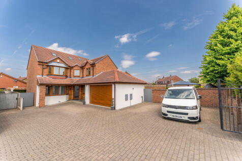 5 bedroom detached house for sale