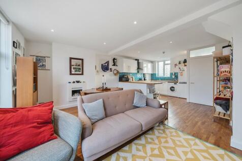 2 bedroom maisonette for sale
