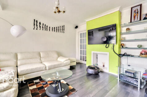 Ford Close, Rainham, RM13 7AU 4 bed end of terrace house for sale