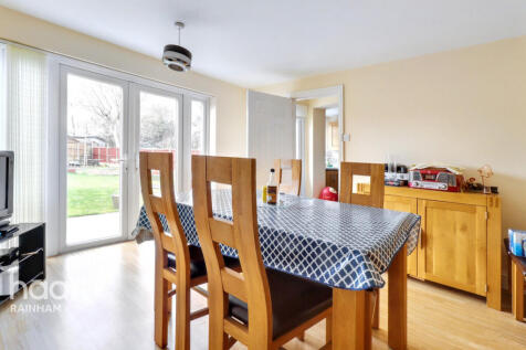 Stanley Road North, Rainham, RM13 8AX 3 bed semi
