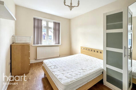 Stanley Road North, Rainham, RM13 8AX 3 bed semi