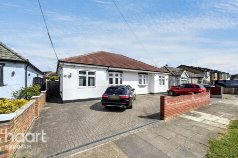 Stanley Road North, Rainham, RM13 8AX 3 bed semi