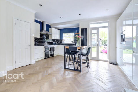 Lake Avenue, Rainham, RM13 9SE 3 bed terraced house for sale