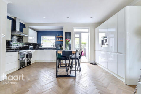 Lake Avenue, Rainham, RM13 9SE 3 bed terraced house for sale