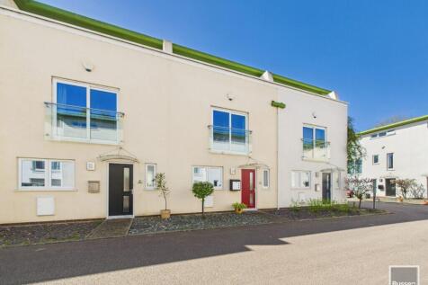 3 bedroom town house for sale