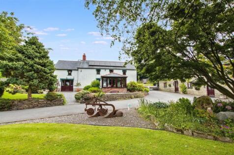 Henllan, Llandysul 9 bed property with land for sale