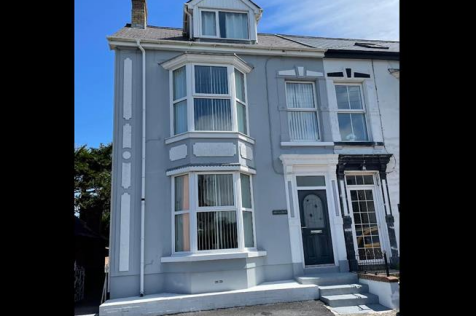 5 bedroom semi-detached house for sale