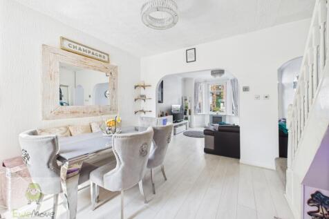 Gordon Road, Strood, Rochester, ME2 3HL 3 bed terraced house for sale