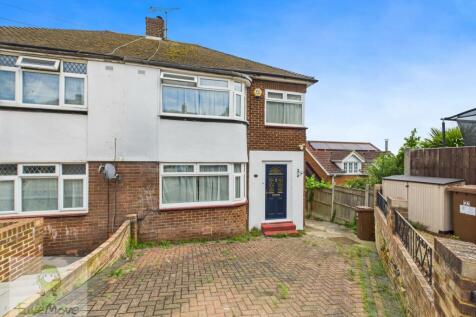 Swain Close, Strood, Rochester, ME2 3PZ 3 bed semi