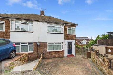 Swain Close, Strood, Rochester, ME2 3PZ 4 bed semi