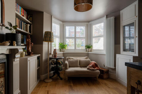 London SE22 2 bed flat for sale