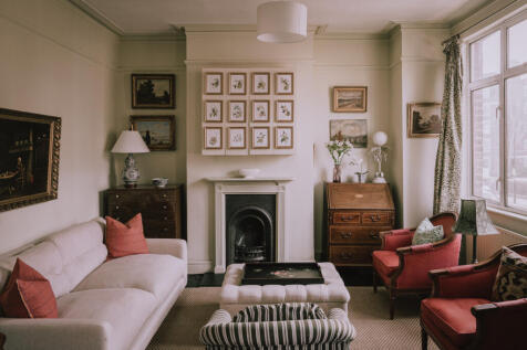 London W12 2 bed flat for sale