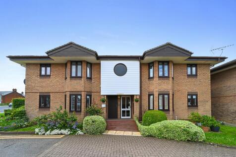 Swan Court, Mistley, Manningtree 2 bed apartment for sale