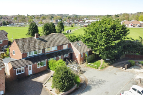 Barrow Close, Marlborough, SN8 3 bed semi