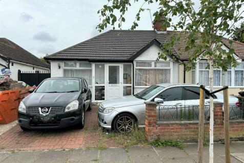 3 bedroom semi-detached bungalow for sale