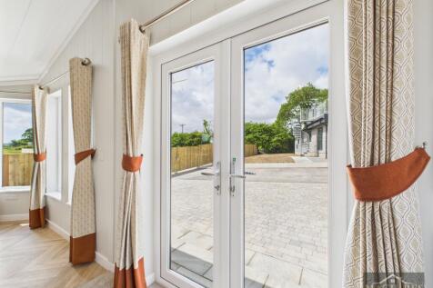 2 bedroom lodge for sale