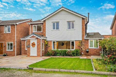 4 bedroom detached house for sale