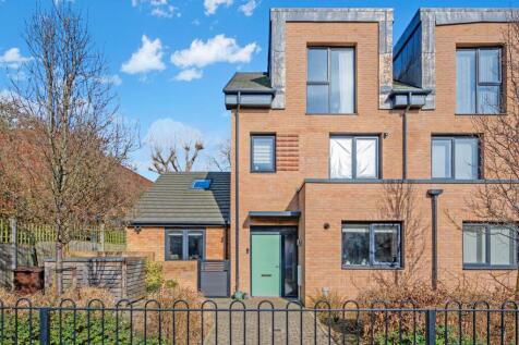 4 bedroom semi-detached house for sale