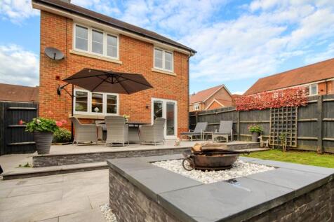 Columba Gardens, Wokingham RG40 4 bed detached house for sale