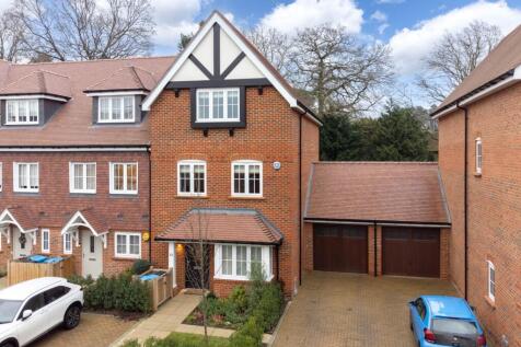 Ascot SL5 4 bed terraced house for sale