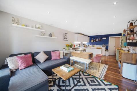 Queens Road, Peckham, London, SE15 2 bed flat for sale