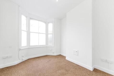 Nutcroft Road, Peckham, London, SE15 1 bed ground floor flat for sale