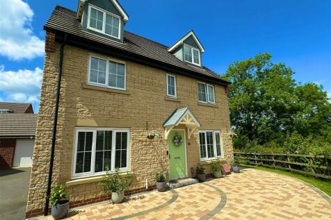 5 bedroom detached house for sale