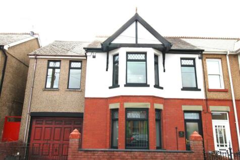 5 bedroom semi-detached house for sale