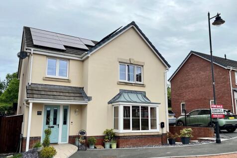 Clos Yr Eryr, Bridgend, Bridgend... 4 bed detached house for sale
