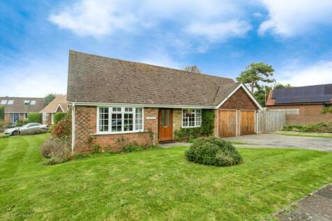 4 bedroom detached bungalow for sale