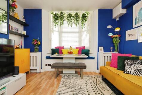 2 bedroom ground floor flat for sale