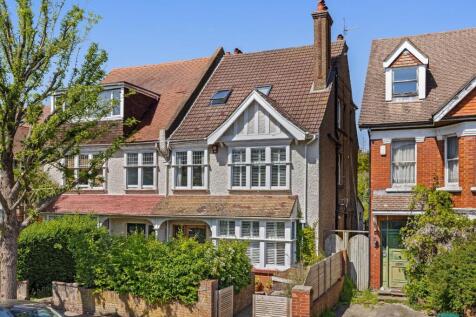 6 bedroom semi-detached house for sale
