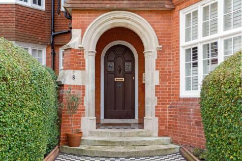 Grand Avenue, Hove 3 bed flat for sale