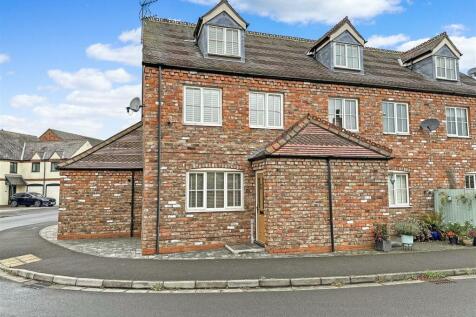 Cambrian Way, North Hykeham, Lincoln 4 bed semi