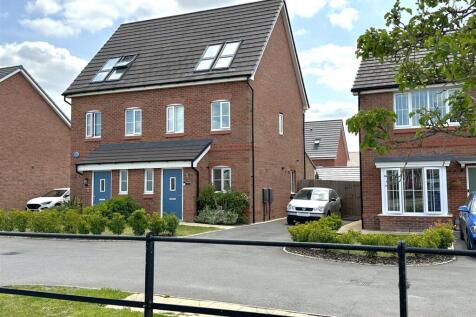 Bluebell Drive, Middlebeck, Newark 3 bed semi