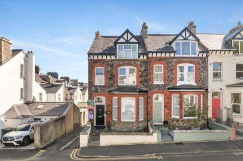 4 bedroom end of terrace house for sale