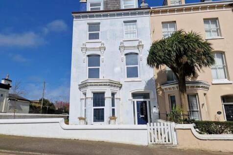 6 bedroom end of terrace house for sale