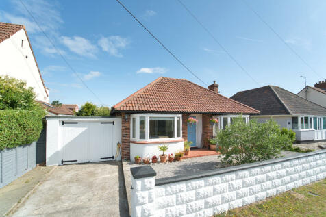 2 bedroom detached bungalow for sale