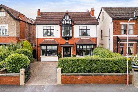 Burlington Road, Southport PR8 6 bed detached house for sale