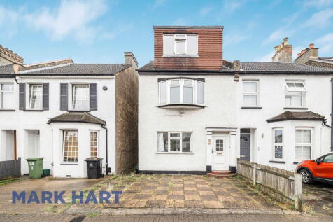 5 bedroom end of terrace house for sale