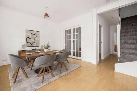 5 bedroom end of terrace house for sale