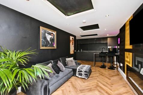 3 bedroom flat for sale
