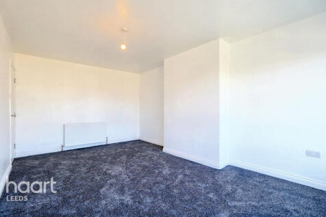 Whitecliffe Crescent, Leeds 4 bed semi