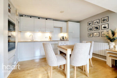 The Avenue, Leeds 2 bed apartment for sale
